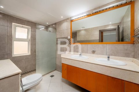Снять в аренду виллу в The Villa, Дубай: 5 спален, 530м², № 21895 - фото 18