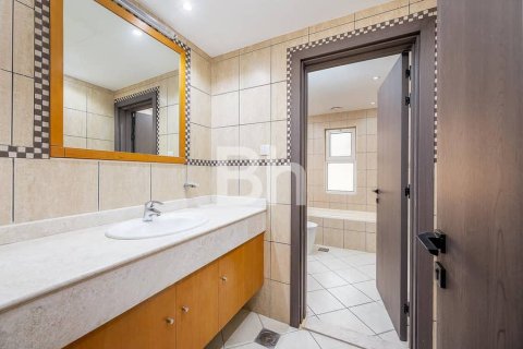 Снять в аренду виллу в The Villa, Дубай: 5 спален, 530м², № 21895 - фото 9