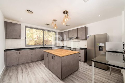 Снять в аренду виллу в The Villa, Дубай: 5 спален, 530м², № 21895 - фото 4