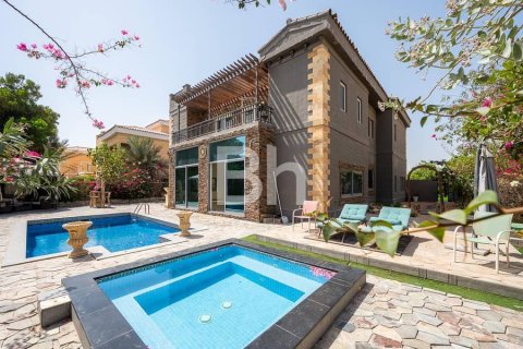 Снять в аренду виллу в The Villa, Дубай: 5 спален, 530м², № 21895 - фото 1