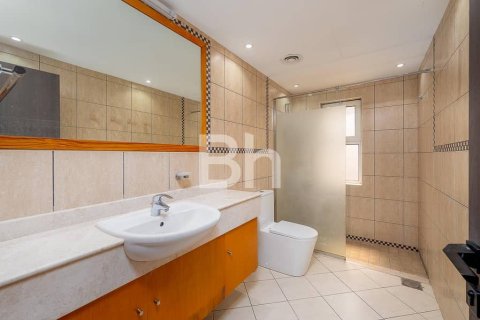Снять в аренду виллу в The Villa, Дубай: 5 спален, 530м², № 21895 - фото 15