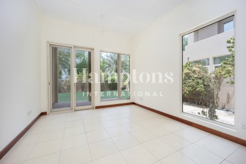 Снять в аренду виллу в Arabian Ranches 2, Дубай: 3 спальни, 594.57920000м², № 63803 - фото 14