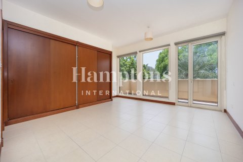 Снять в аренду виллу в Arabian Ranches 2, Дубай: 3 спальни, 594.57920000м², № 63803 - фото 11