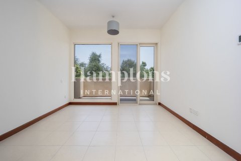 Снять в аренду виллу в Arabian Ranches 2, Дубай: 3 спальни, 594.57920000м², № 63803 - фото 1