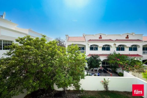 Villa in Al Safa, Dubai 4 bedrooms, 250.8 sq.m. № 60361 - photo 1