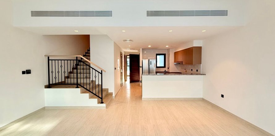 Таунхаус в Дубае, 4 спальни, 144м², № 95747