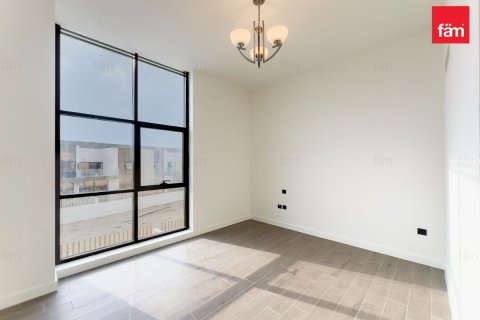 Снять в аренду таунхаус в Дубае: 4 спальни, 187.2м², № 90209 - фото 3