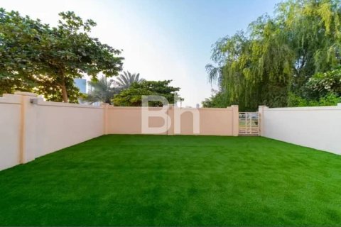 Townhouse in Dubai Sports City, Dubai 4 bedrooms, 250 sq.m. № 57903 - photo 15