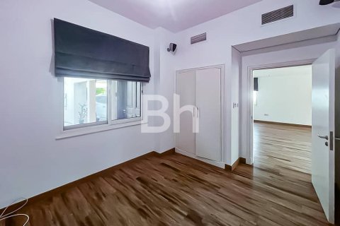 Townhouse in Dubai Sports City, Dubai 4 bedrooms, 250 sq.m. № 57903 - photo 2