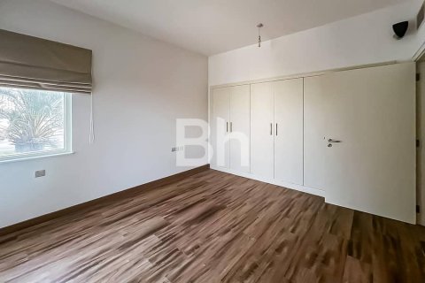 Townhouse in Dubai Sports City, Dubai 4 bedrooms, 250 sq.m. № 57903 - photo 6