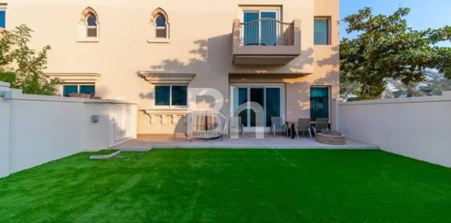 Townhouse in Dubai Sports City, Dubai 4 bedrooms, 250 sq.m. № 57903