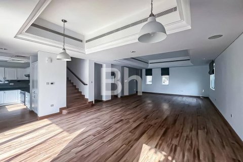 Townhouse in Dubai Sports City, Dubai 4 bedrooms, 250 sq.m. № 57903 - photo 14
