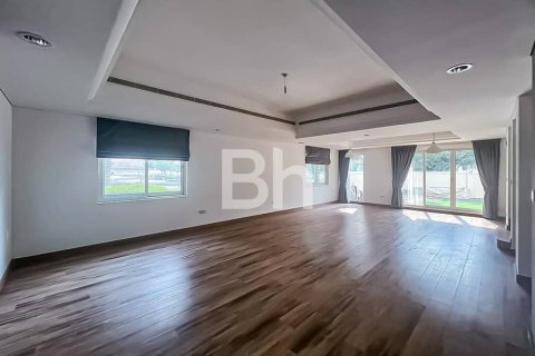Townhouse in Dubai Sports City, Dubai 4 bedrooms, 250 sq.m. № 57903 - photo 12