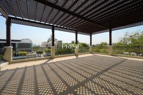 Villa in Emirates Hills, Dubai 6 bedrooms, 2124 sq.m. № 57900 - photo 13