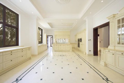 Villa in Emirates Hills, Dubai 6 bedrooms, 2124 sq.m. № 57900 - photo 6