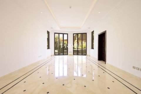 Villa in Emirates Hills, Dubai 6 bedrooms, 2124 sq.m. № 57900 - photo 24