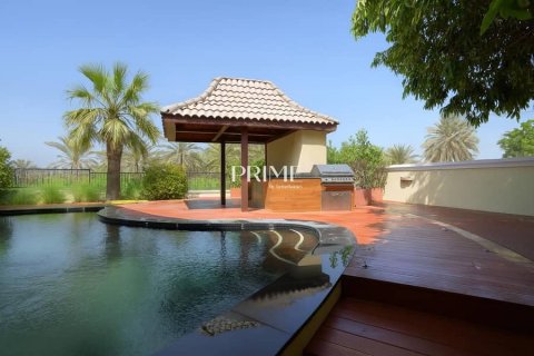 Villa in Emirates Hills, Dubai 6 bedrooms, 2124 sq.m. № 57900 - photo 29