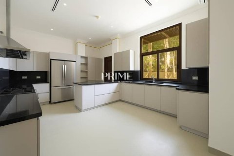 Villa in Emirates Hills, Dubai 6 bedrooms, 2124 sq.m. № 57900 - photo 27
