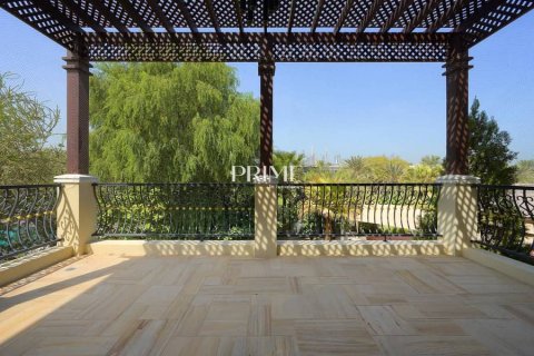 Villa in Emirates Hills, Dubai 6 bedrooms, 2124 sq.m. № 57900 - photo 2