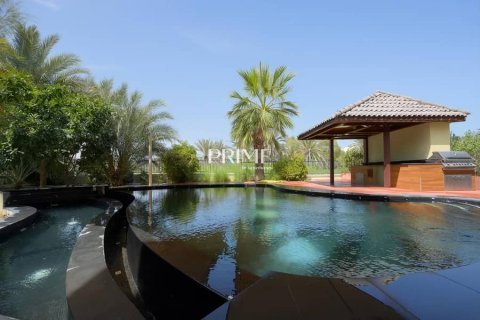 Villa in Emirates Hills, Dubai 6 bedrooms, 2124 sq.m. № 57900 - photo 1