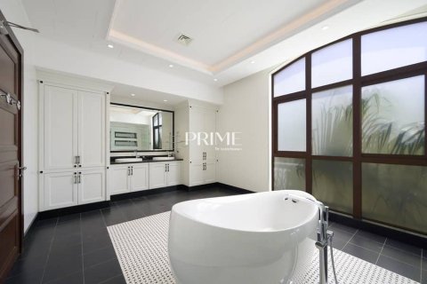Villa in Emirates Hills, Dubai 6 bedrooms, 2124 sq.m. № 57900 - photo 17