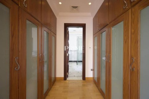 Villa in Emirates Hills, Dubai 6 bedrooms, 2124 sq.m. № 57900 - photo 5