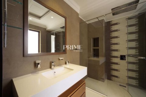 Villa in Emirates Hills, Dubai 6 bedrooms, 2124 sq.m. № 57900 - photo 19
