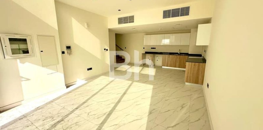 Townhouse in Dubai Land, Dubai 3 bedrooms, 140 sq.m. № 57902