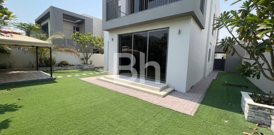 Villa en Dubai Hills Estate, Dubai, 3 dormitorios, 288 m², № 57901