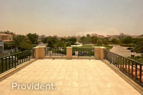 Villa en The Villa, Dubai, 5 dormitorios, № 2397 - foto 4