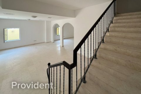 Villa en The Villa, Dubai, 5 dormitorios, № 2397 - foto 6