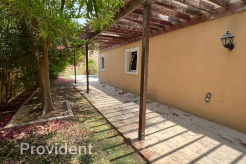 Villa en The Villa, Dubai, 5 dormitorios, № 2397 - foto 9
