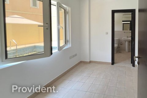 Villa en The Villa, Dubai, 5 dormitorios, № 2397 - foto 24