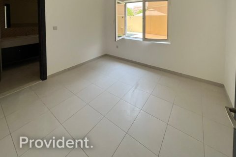 Villa en The Villa, Dubai, 5 dormitorios, № 2397 - foto 17