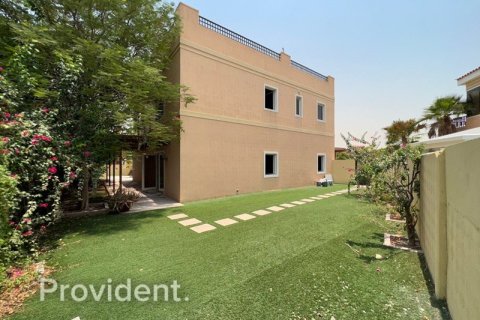 Villa en The Villa, Dubai, 5 dormitorios, № 2397 - foto 15