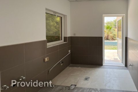 Villa en The Villa, Dubai, 5 dormitorios, № 2397 - foto 22