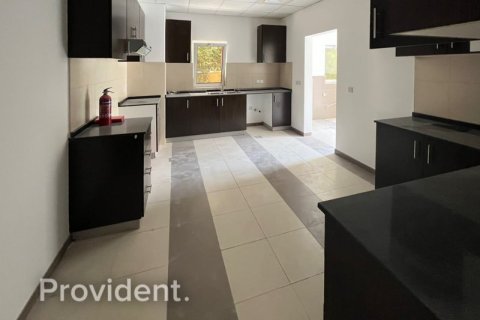 Villa en The Villa, Dubai, 5 dormitorios, № 2397 - foto 11