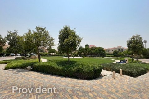 Villa en The Villa, Dubai, 5 dormitorios, № 2397 - foto 18