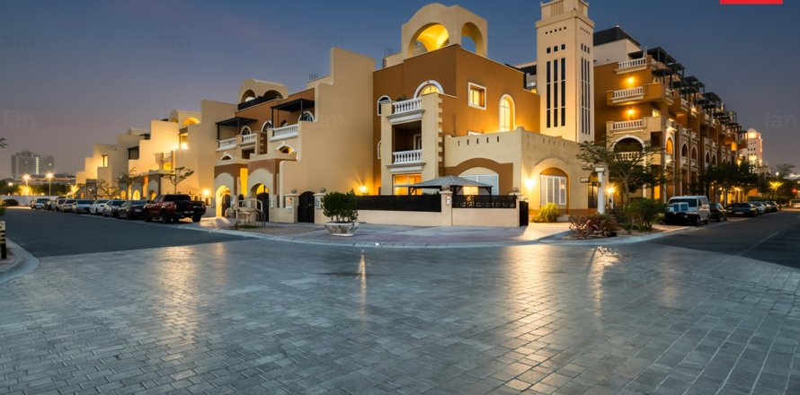 Townhouse in Dubai 4 bedrooms, 134.8 sq.m. № 70632