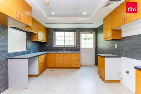 Villa en Dubai, 4 dormitorios, 1075.3 m², № 52294 - foto 7