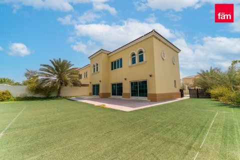 Villa en Dubai, 4 dormitorios, 1075.3 m², № 52294 - foto 1