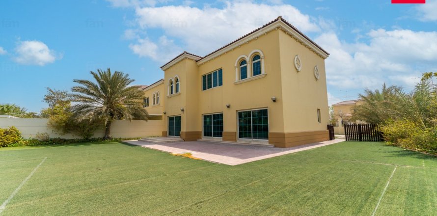 Villa en Dubai, 4 dormitorios, 1075.3 m², № 52294