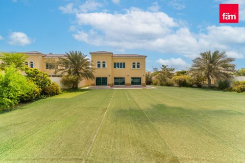 Villa en Dubai, 4 dormitorios, 1075.3 m², № 52294 - foto 2