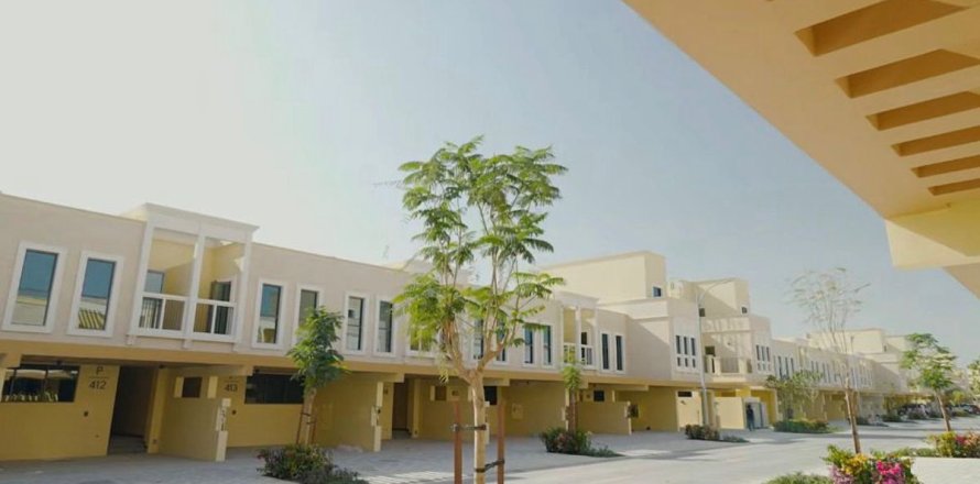 Villa in Dubai 5 bedrooms, 313.7 sq.m. № 109137