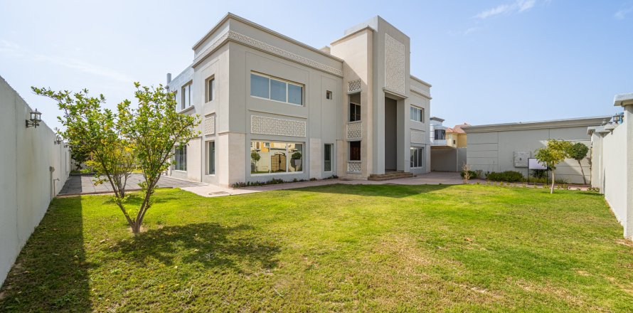 Villa in Al Barsha, Dubai 6 bedrooms, 929.03 sq.m. № 142060