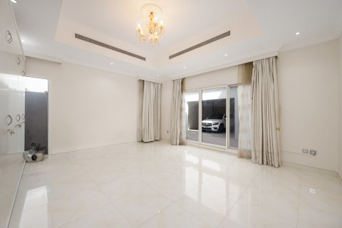 Villa in Al Barsha, Dubai 6 bedrooms, 929.03 sq.m. № 142060 - photo 12