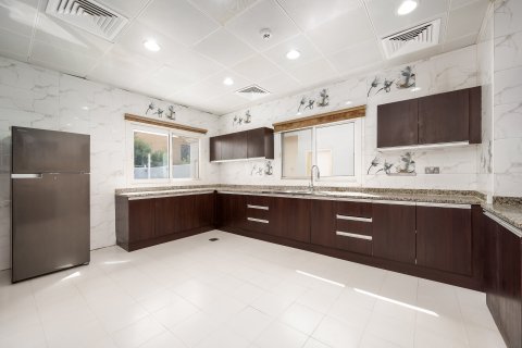 Villa in Al Barsha, Dubai 6 bedrooms, 929.03 sq.m. № 142060 - photo 3