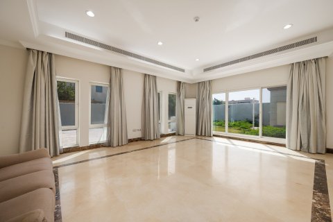 Villa in Al Barsha, Dubai 6 bedrooms, 929.03 sq.m. № 142060 - photo 8