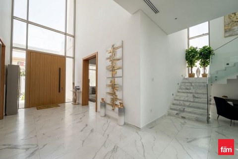 Villa in Dubai 5 bedrooms, 1421.6 sq.m. № 109450 - photo 22