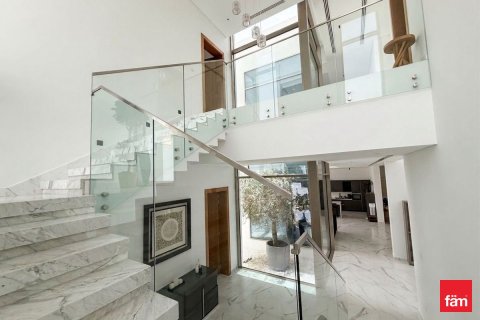 Villa in Dubai 5 bedrooms, 1421.6 sq.m. № 109450 - photo 10